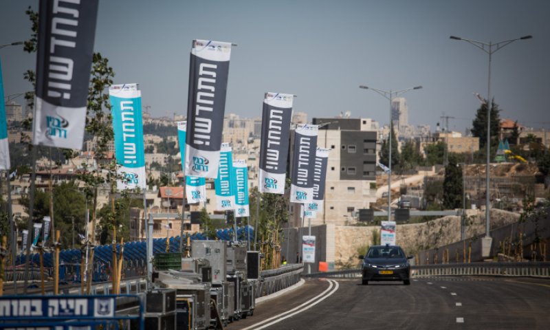 נער מהשומרון נשדד ונתלה על הרכב; המחבלים ברחו