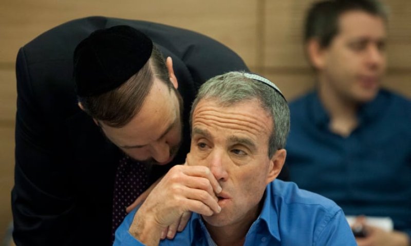 חותם: "הצעת החוק של שטרן פוגעת ברבנים"