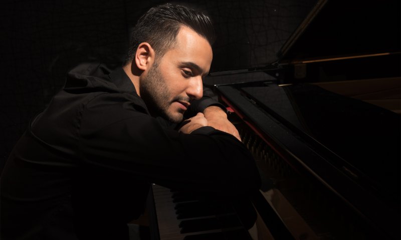 תראו מי חזר: עידן יניב מחשב סגנון מחדש