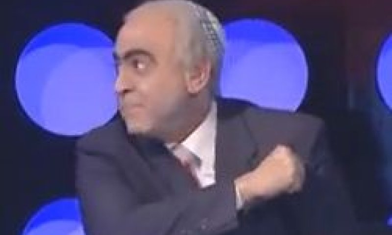 צוחקים על נסים משעל: "קאט! רואים לי את הכיפה"