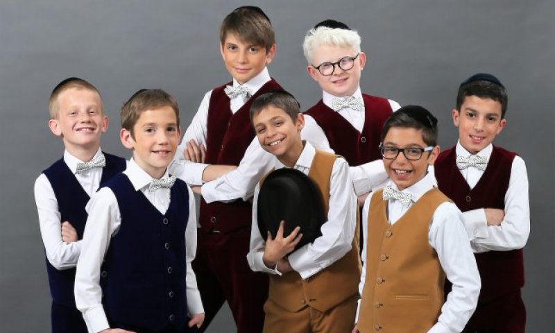 אדר כבר כאן: להקת הקינדרלעך שרים ב360 מעלות