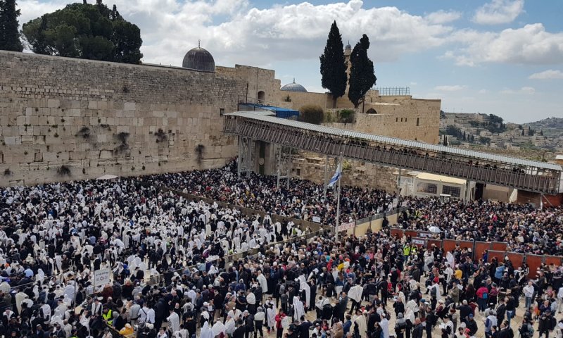 אלפים בברכת כהנים בכותל המערבי