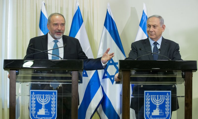 ליברמן שובר שמאלה: "תומך בפתרון שתי המדינות"