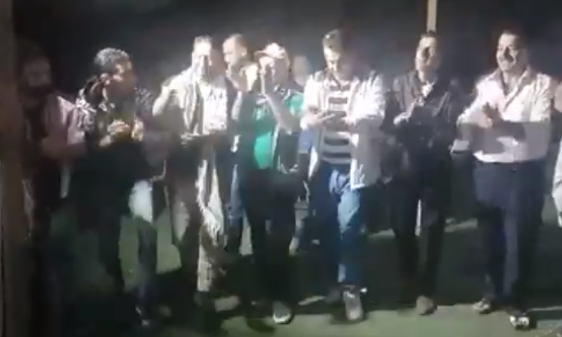 מביש; בחאן אל אחמר חוגגים. צפו