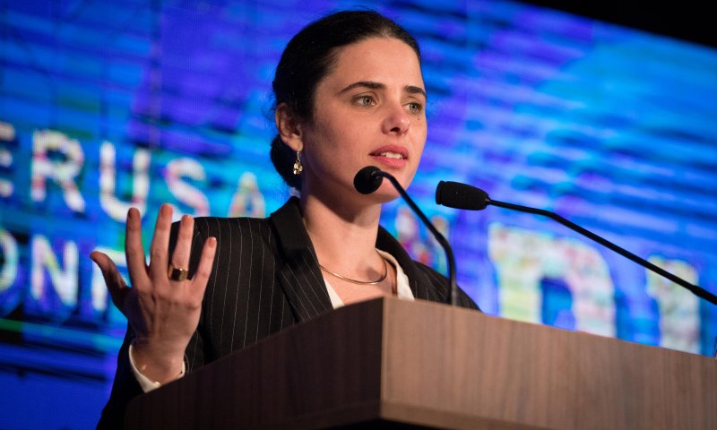 מפגינים צעקו אל השרה שקד: נאומה הופסק