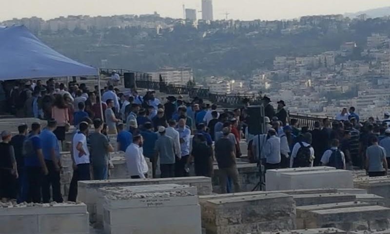 הרב יהושע שפירא ואביתר בנאי על אותה במה