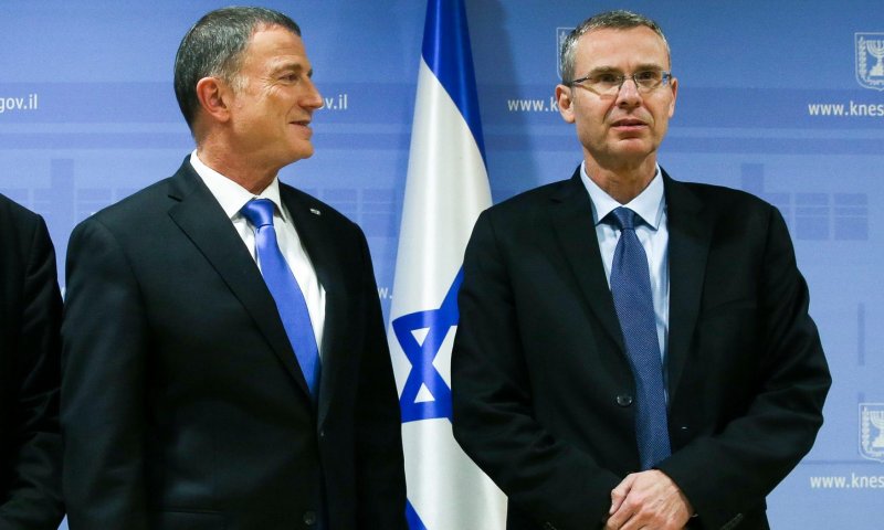 אחרי השבעה, לוין מגיב לראשונה ליולי אדלשטיין