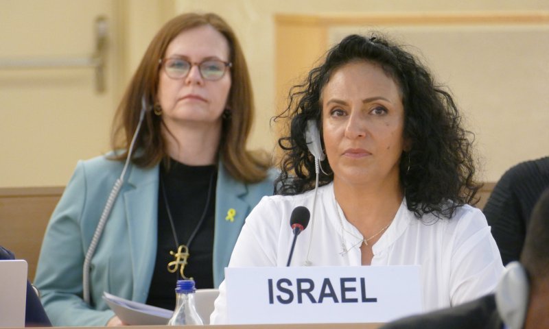 אם החטופה באו"ם: "אנחנו צריכים להיות באותו צד"