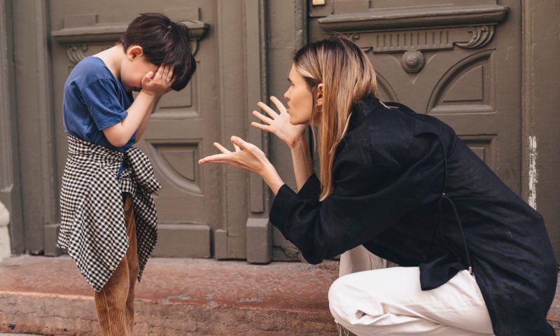 אם את יודעת מה התפקיד שלך כאמא, איך את צורחת?