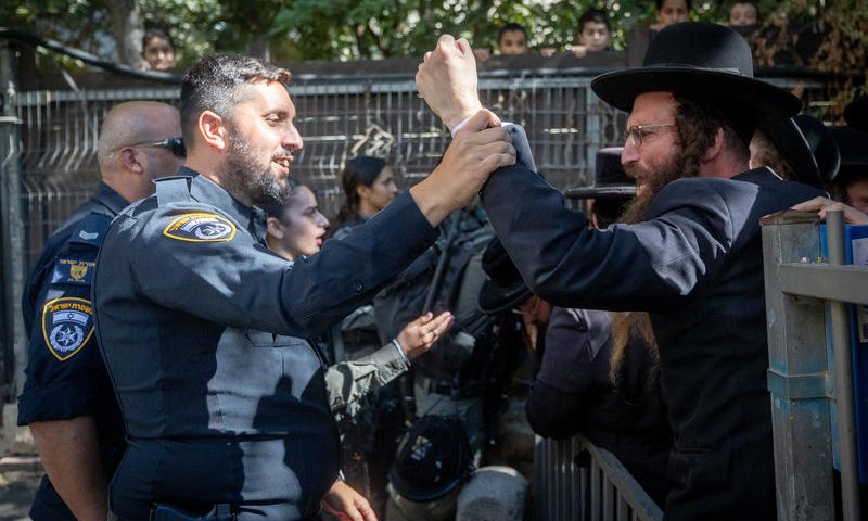 הפצ"רית: צווי גיוס לכולם &ndash; למי שעובד ולמי שלומד