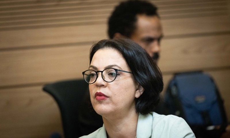 הממשלה הודיעה על סגירת משרד ההסברה