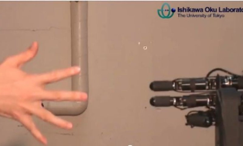 מגניב: הרובוט שמנצח תמיד ב'אבן נייר ומספריים'