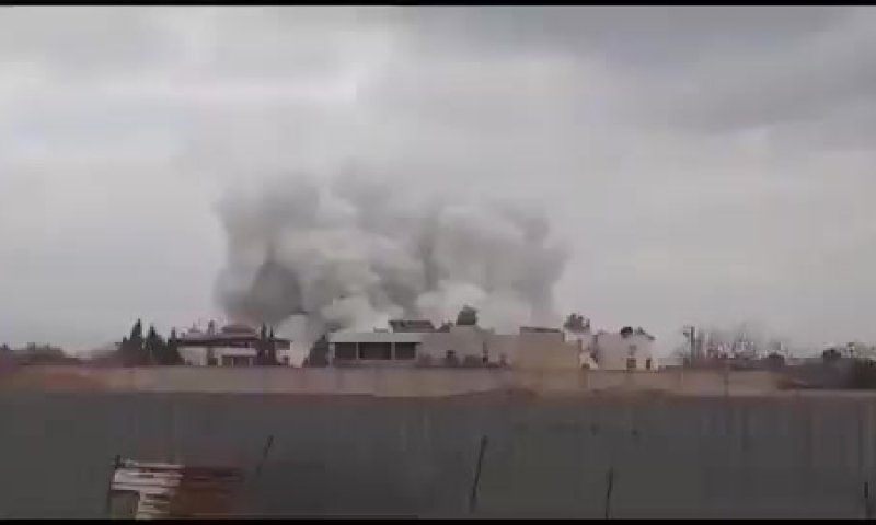 פיצוץ ופטריית עשן: רגע התקיפה במבנה המטכ"ל בדמשק. צפו