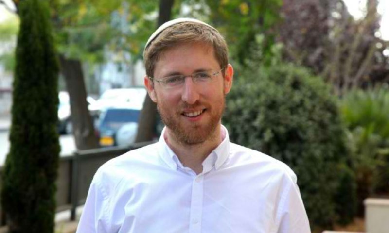 צפו: תלמידי ישיבת ההסדר שזכו לשיר עם יצחק מאיר