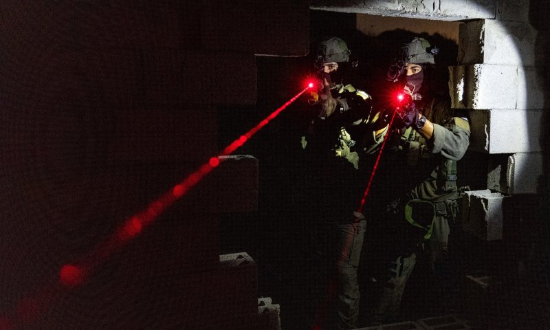 מדרון מושלג: צפו ביחידה שפורצת לבתים בתוך שניות