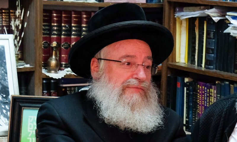 הרב וייס פסק: ראש הישיבה הסרוגה &ndash; לא חייב להתפטר