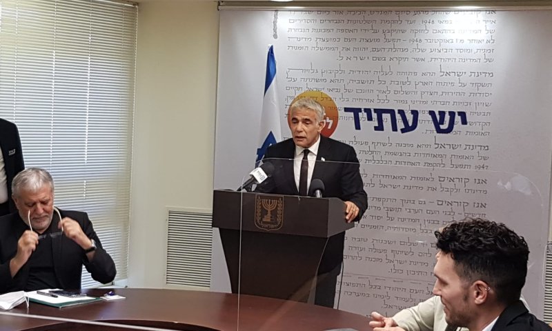 לפיד: כשיהיה לי רוב של 61 &ndash; נחליף את יריב לוין