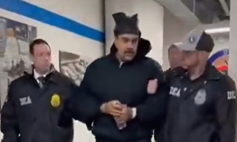 כשהוא מובל באזיקים: נשיא ונצואלה הגיע לניו יורק