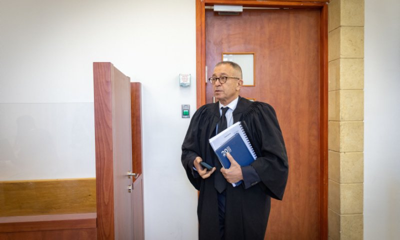 פרקליטו של נתניהו: אם לא תעצור &ndash; אפסיק לייצג אותך