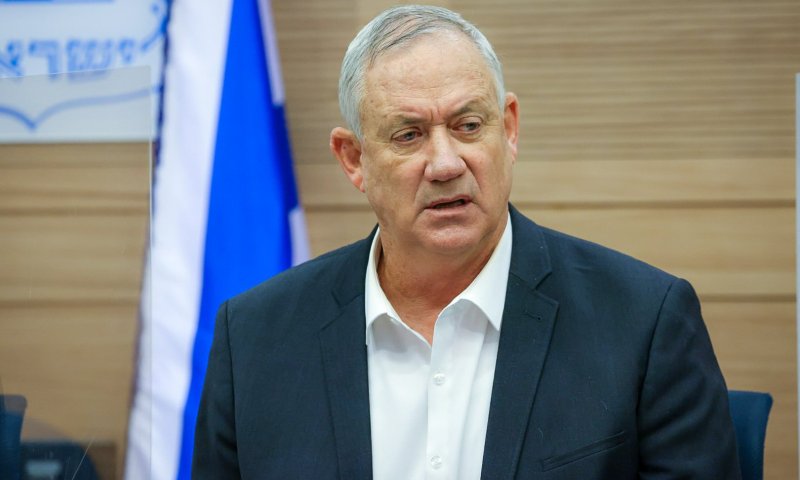 למה יש לך "פרצוף חמוץ"? גנץ בתשובה מפתיעה