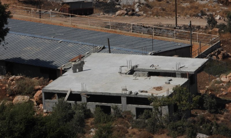 "פלישה חדשה": מבנה פלסטיני נבנה ליד בסיס אסטרטגי צבאי