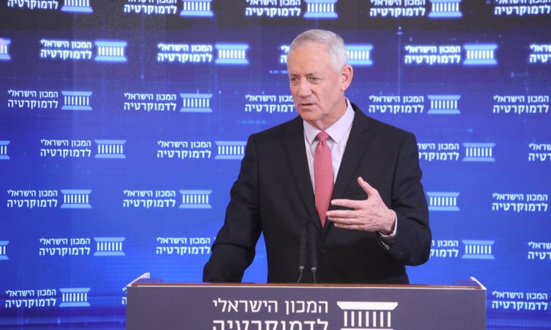 גנץ: "סומך על מערכת הביטחון שלא ירכינו ראש"