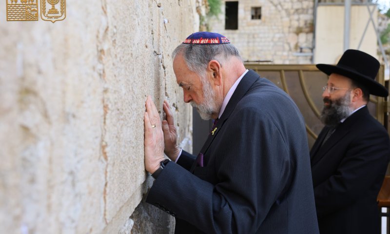 שגריר ארצות הברית בישראל הגיע לתפילה בכותל
