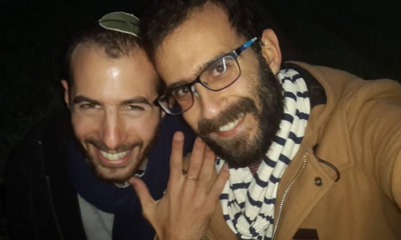 רץ ברשת: הצעת הנישואים של הסרוגים הלהט"בים