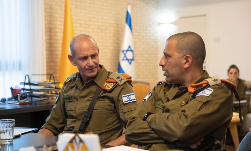 מפקד פיקוד העורף ביקר בנשר: "נתחקר את האירוע שהיה בגן"