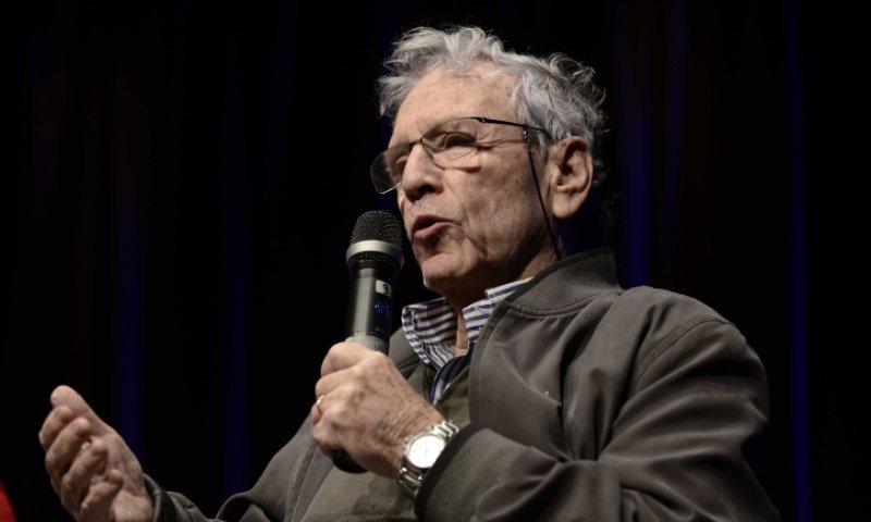 "מביעים צער על מותו של חבר המפלגה, עמוס עוז"