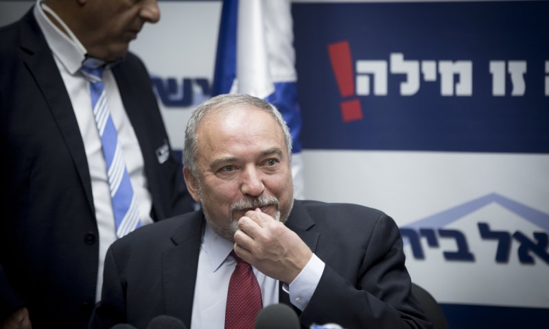 לא אנחנו &bull; ליברמן רומז: מי חיסל את בכיר חמאס