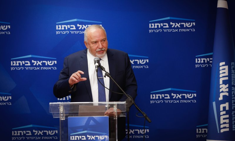 ליברמן מהמר: זה הזמן שהממשלה תחזיק מעמד