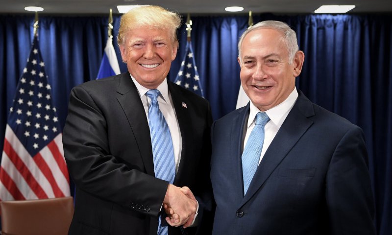 מכל המזרח התיכון, טראמפ הוריד על הברכיים רק את נתניהו