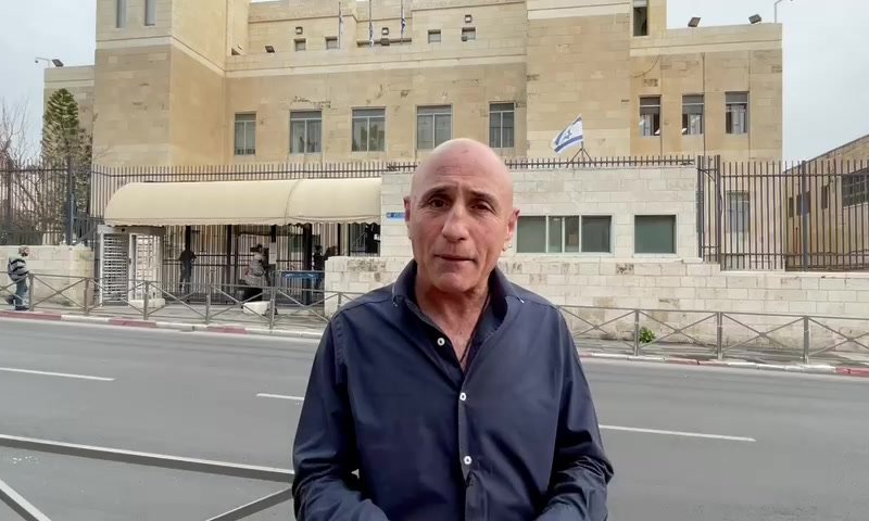 שלח בבית המשפט: "למה נתניהו לא פה?"