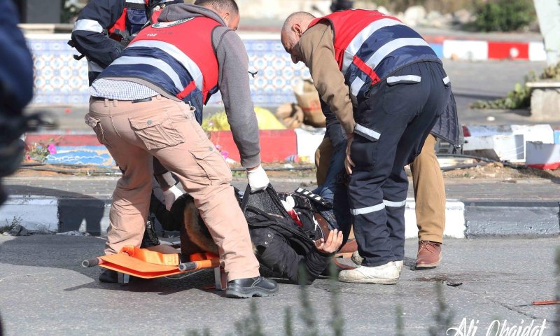 מזהים חגורת נפץ ויורים במחבל: צפו בתיעוד הפיגוע