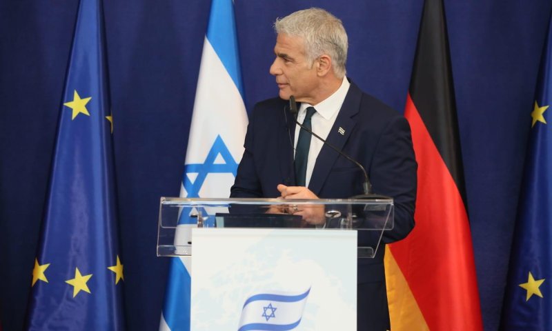 לפיד: "הזהרתי שכניסת מפלגות גזעניות תפגע בנו בחו"ל"