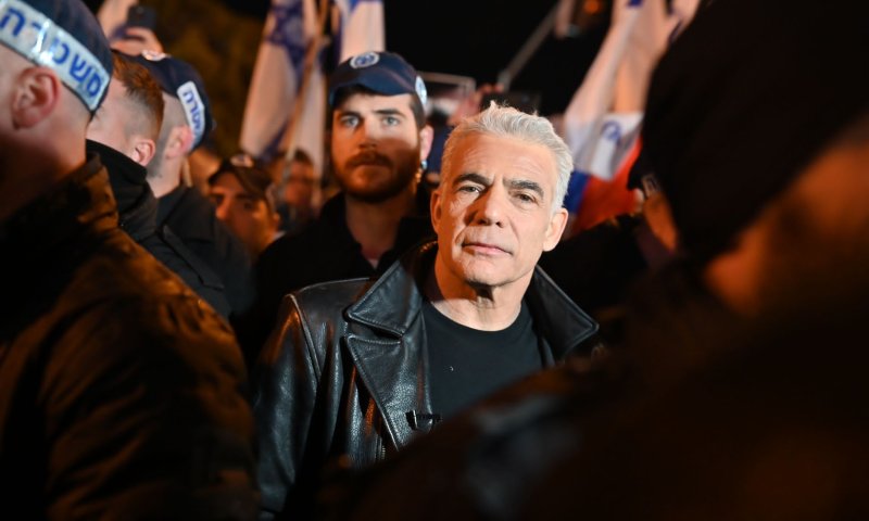 לפיד נגד סמוטריץ' ובן גביר: 'המציאו הקפאה שלא היתה'