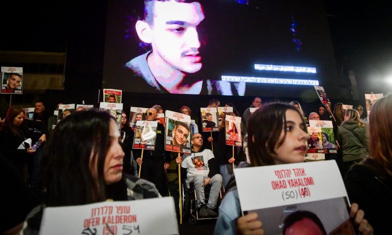 אושר בכנסת: חטופים ומשפחותיהם יהיו מוגנים מפיטורים לחצי שנה