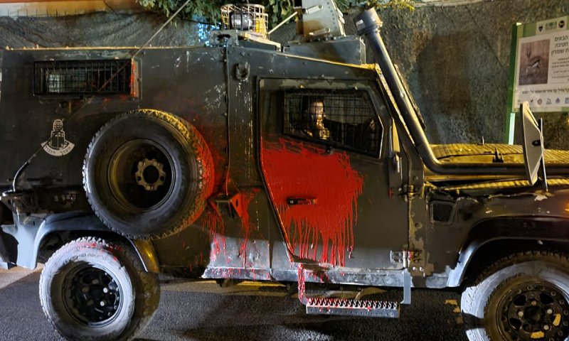 תושבים תקפו בסלעים וצבע כוח של מג"ב ליד יצהר