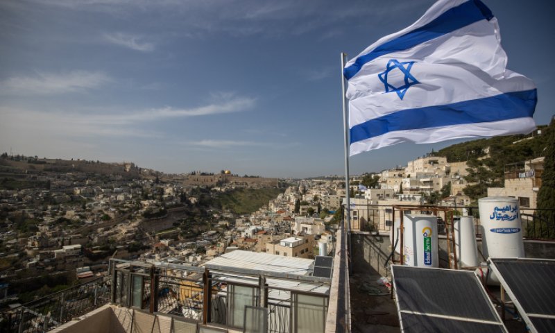 העיתונאי החרדי הניף דגל: "לא חלמתי שאעשה זאת"