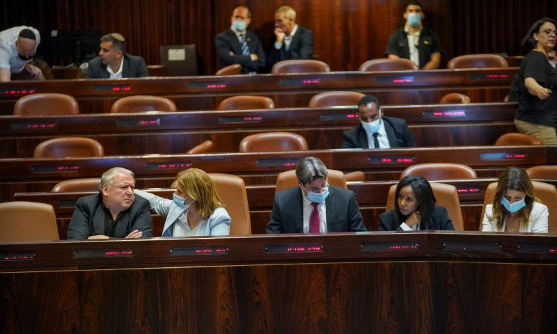 נתניהו יודע? | ח"כ מהליכוד לקואליציה: "אצביע אתכם"