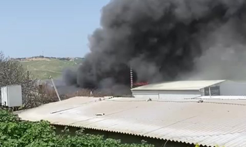 אש בצפון: יקב נפגע מטיל נ"ט, נזק כבד נגרם למבנה