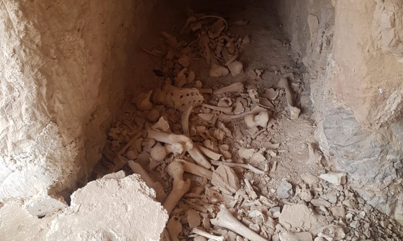 מזעזע: ערבים בזזו מערת קבורה, ופיזרו את העצמות