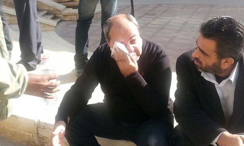 קבלת פנים חמה: שפך תה על אחמד טיבי