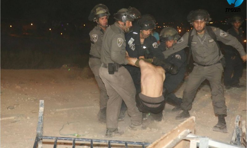 גם הלילה: עימותים בין השוטרים למפגינים בבית אל