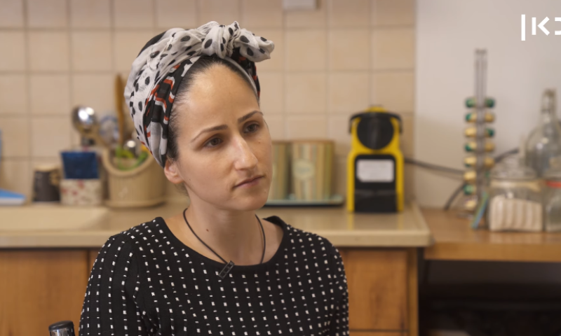 צפו: בעלי עם קעקועים ואני דתייה עם מטפחת