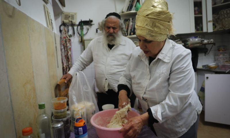 מרים פרץ, הרב אליהו ועקיבא תורג'מן חוגגים מימונה