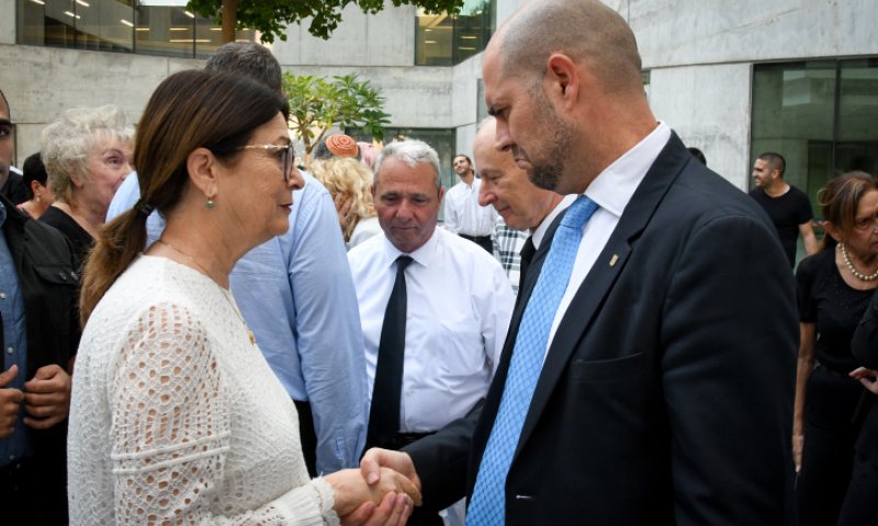 אחרי העימות הסוער: אוחנה וחיות נפגשו ולחצו ידיים