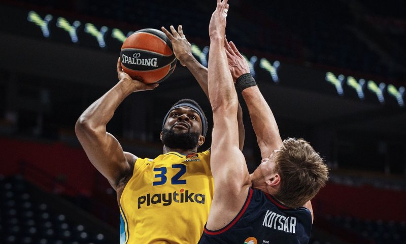 מכבי הביסה את בסקוניה ועלתה לרבע גמר היורוליג