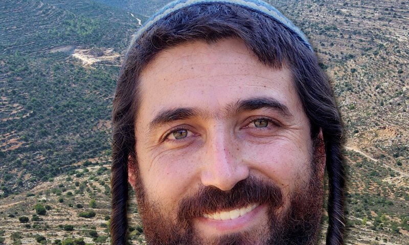 פעיל הימין הסרוג הודיע על התמודדות בציונות הדתית